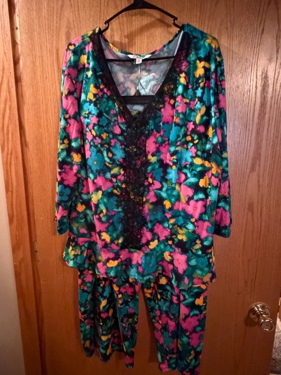 The Pioneer Woman Other - The Pioneer Woman Floral Lace-Trim Pajama Set in Teal, Pink & Yellow